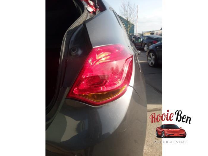 Achterlicht rechts van een Opel Astra, Gebruikt, -, -, Opel