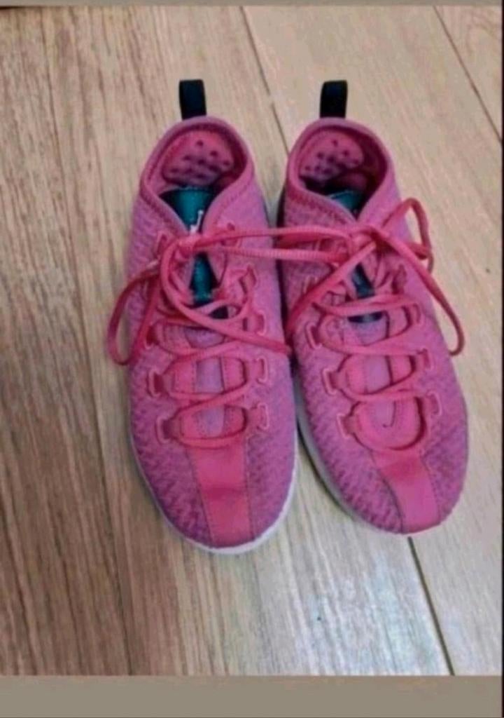 Jordan schoenen maat 31, Kinderen en Baby's, Kinderkleding | Schoenen en Sokken, Meisje, Schoenen, Ophalen of Verzenden, Zo goed als nieuw