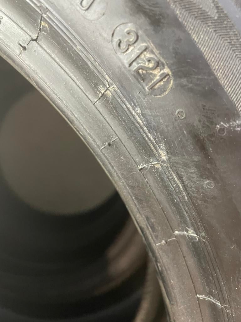 “215 50 18 continental. Demo. Puntjes zitten er nog op”, Ophalen, 18 inch, Band(en), Personenwagen
