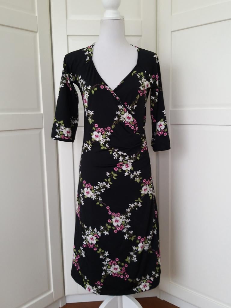 King Louie zwarte floral bloemen cross dress midi jurk M, Kleding | Dames, Jurken, Gedragen, Maat 38/40 (M), Zwart, Knielengte