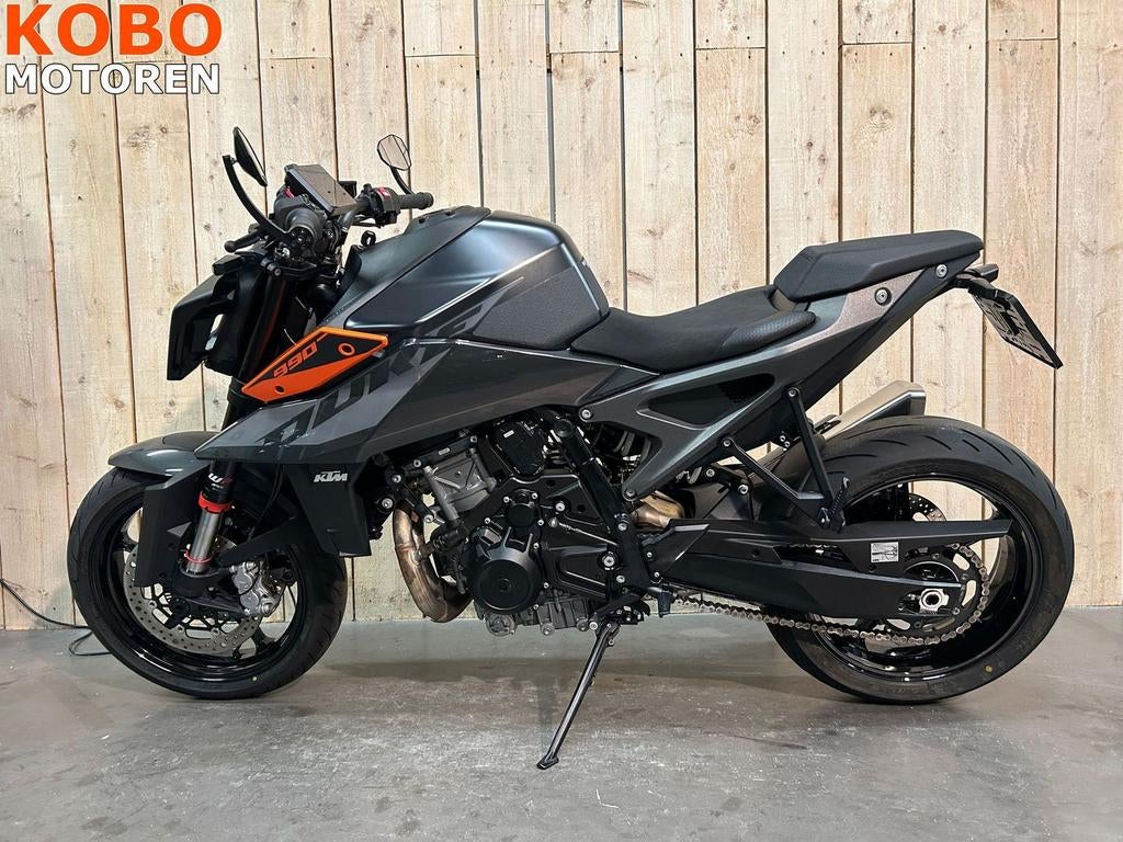 KTM KTM 990 DUKE (bj 2024), Motoren, Motoren | KTM, 2 cilinders, KTM, Motorrijbewijs A, Bedrijf