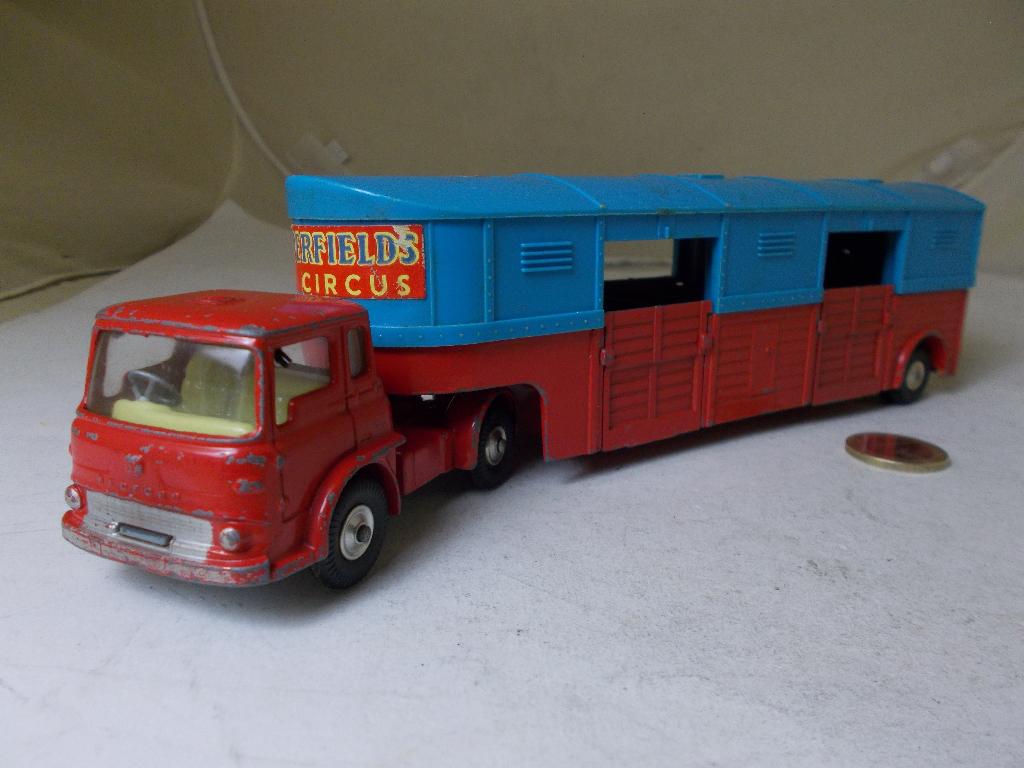 1961 Corgi MajorToys 1130 CHIPPERFIELDS HORSE TRANSPORTER.