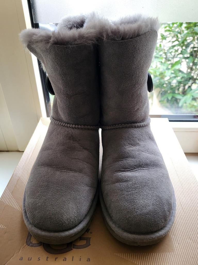 Ugg bailey button grijs 37, Ophalen of Verzenden, Nieuw, Grijs