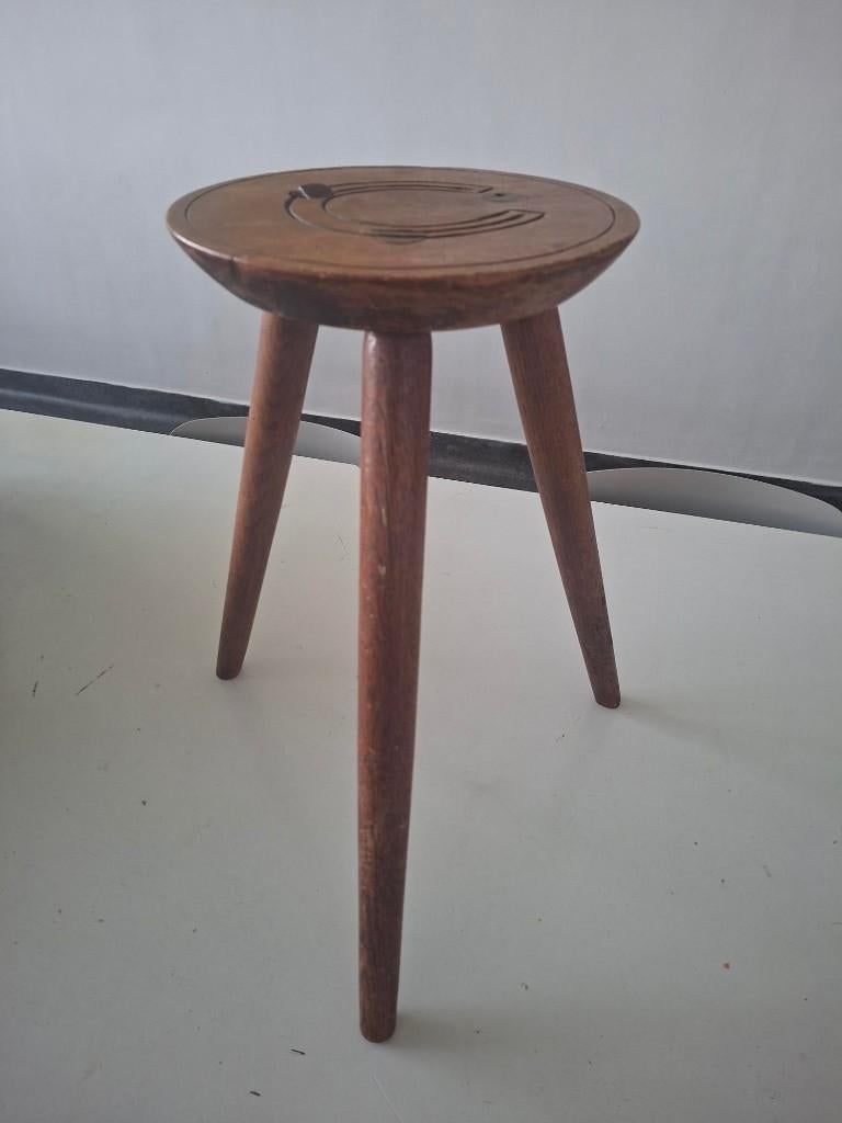 vintage mid century tripod kruk plantentafel met hoefijzer, Ophalen of Verzenden, Gebruikt, Hout