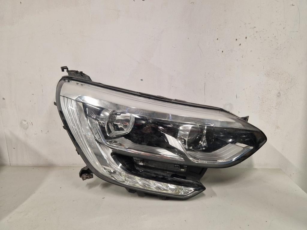 RENAULT MEGANE 4 H7 LED RECHTER KOPLAMP  260102555R 2015-, Ophalen of Verzenden, Renault