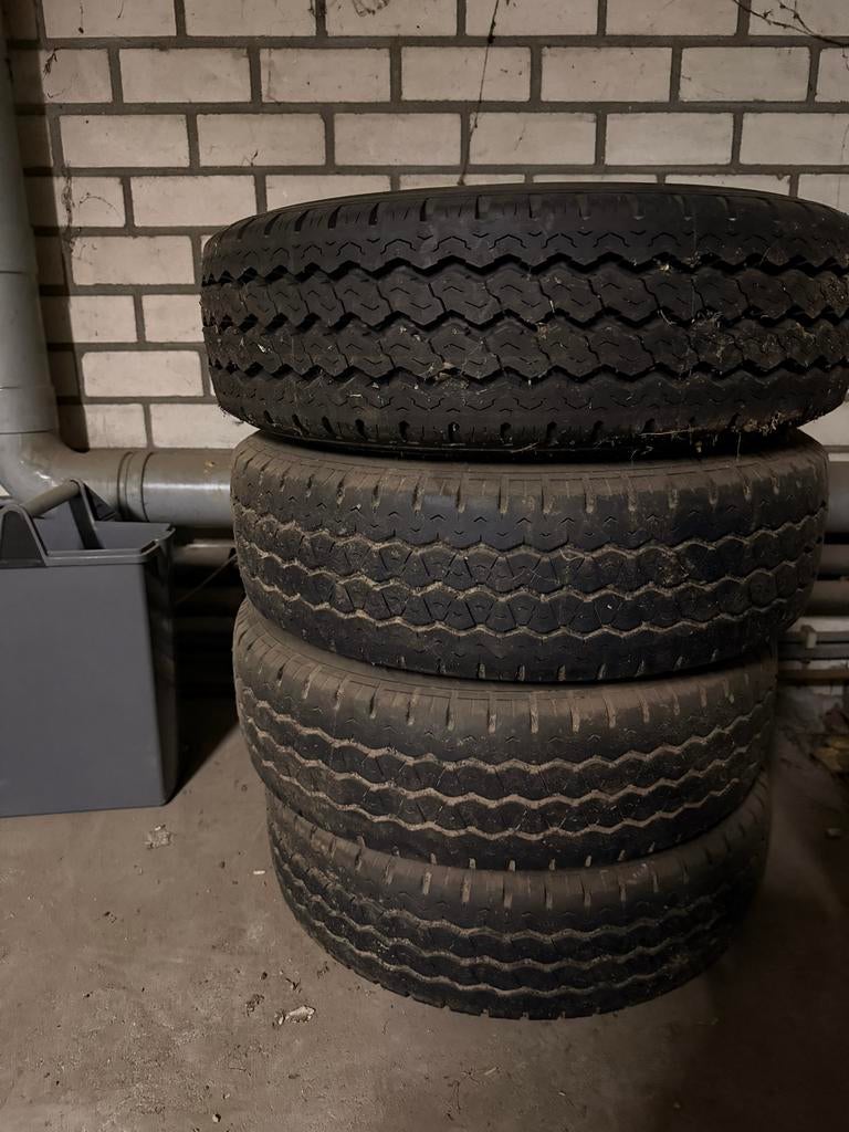 Winterbanden met Mercedes velgen 195/70R15, Auto-onderdelen, Banden en Velgen, Gebruikt, 15 inch, Banden en Velgen, Winterbanden