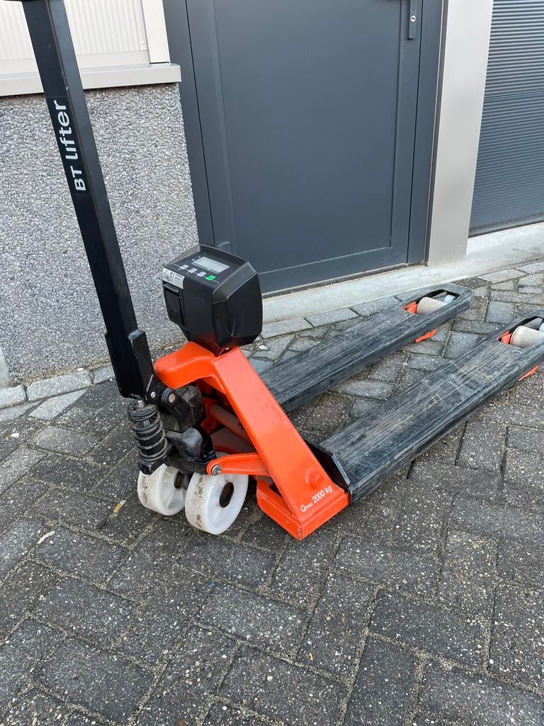 Pompwagen BT Lifter met weegschaal, Doe-het-zelf en Verbouw, Palletwagens en Pompwagens, Ophalen, Zo goed als nieuw