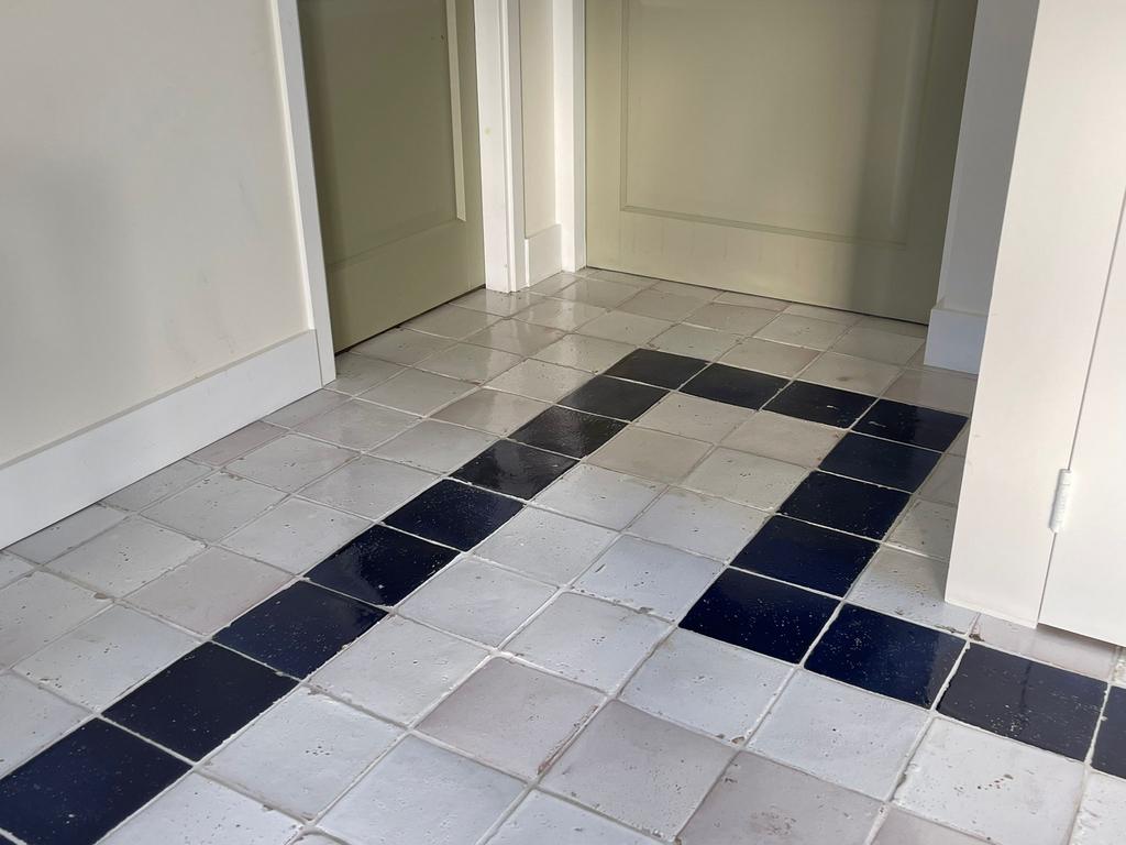 Oude handvorm geglazuurde estrikken wit 17x17 85M2 uniek!, Doe-het-zelf en Verbouw, Keramiek, 10 m² of meer, Vloertegels, Minder dan 20 cm
