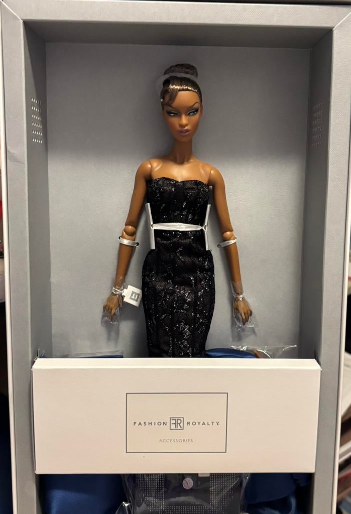 Fashion Royalty Adele Toast to us NRFB, Verzamelen, Poppen, Ophalen of Verzenden, Zo goed als nieuw, Fashion Doll
