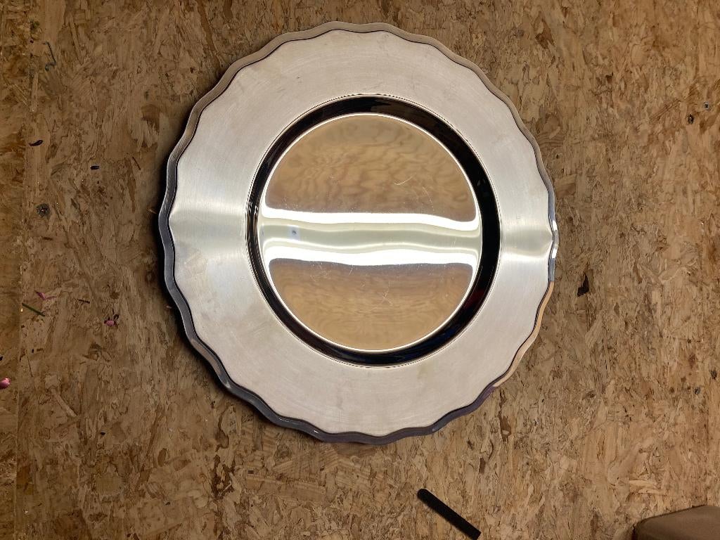 2 Mooie zilver kleurige onder-borden of schalen, Overige materialen, Schaal, Rond, Ophalen of Verzenden