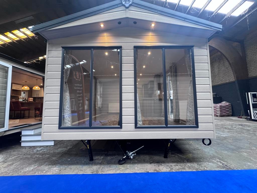 Nieuwe Nordtica 10m-3.70m met CV! Bij World Caravans&Chalets, Tot en met 4