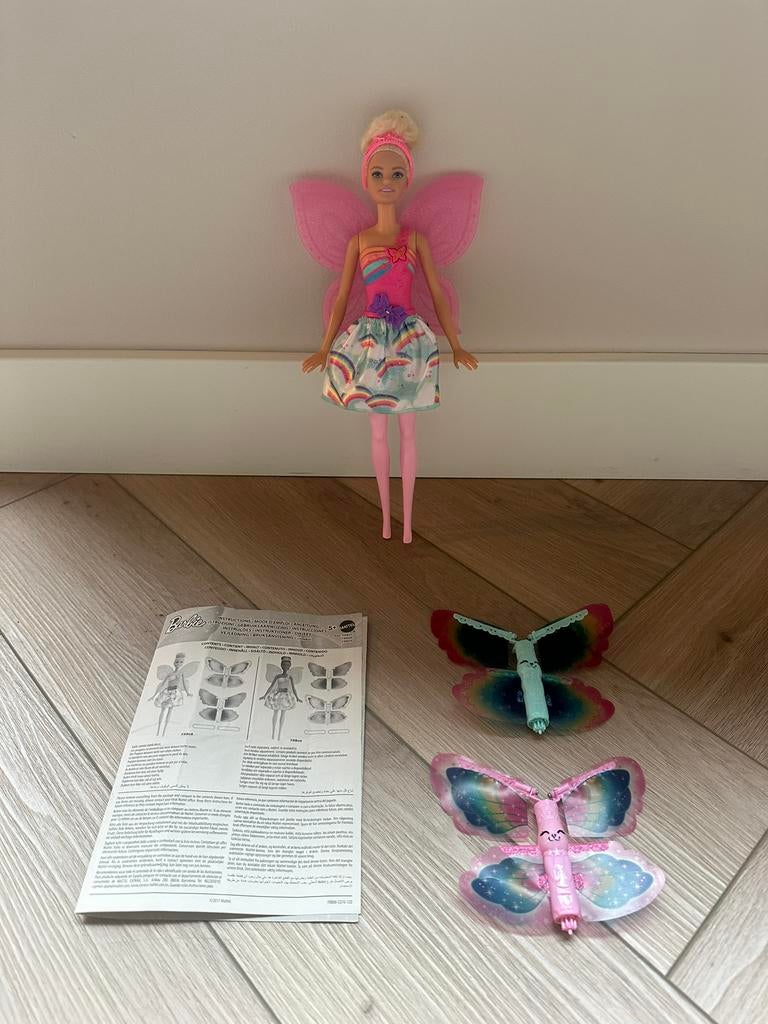 Barbie dreamtopia fee met magische vleugels die echt vliegen, Kinderen en Baby's, Speelgoed | Poppen, Ophalen of Verzenden, Zo goed als nieuw