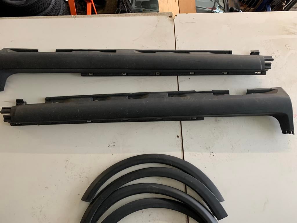 Dorpels plus Sierlijsten wielkasten Volvo C30, Gebruikt, Info@volvocars.com, Voor, Ophalen of Verzenden