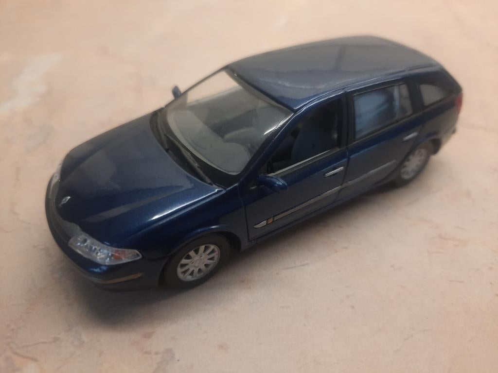 Renault Laguna II Estate Darkblue 1:43, Ophalen of Verzenden, Zo goed als nieuw, Auto, Universal Hobbies