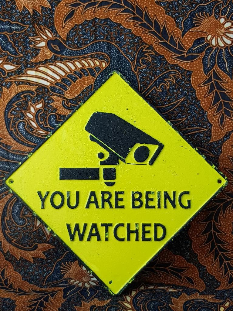 Zwaar vintage CCTV camera bord uit Engeland van ijzer 24 cm., Ophalen of Verzenden