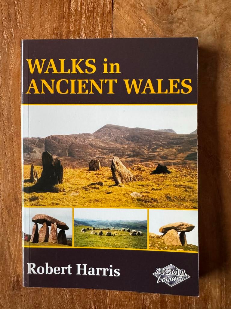 Walks in Ancient Wales - Robert Harris, Overige merken, Fiets- of Wandelgids, Europa, Ophalen of Verzenden