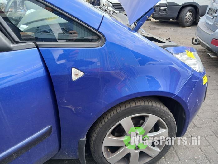 Scherm rechts-voor van een Mitsubishi Colt (BI5), Gebruikt, -, -, Ophalen of Verzenden