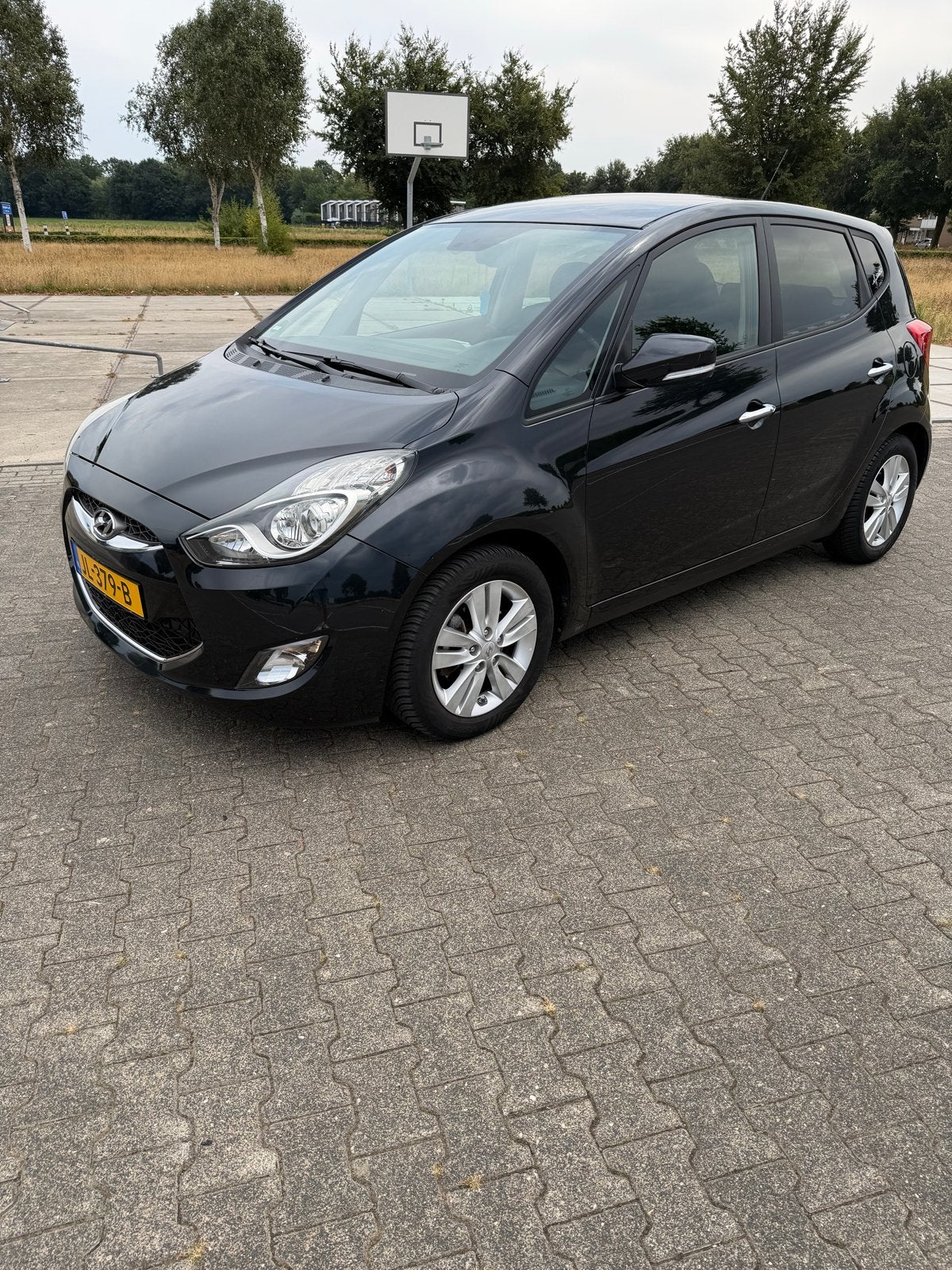 Hyundai iX20 1.6i 125pk automaat 2011 Zwart, 1169 kg, 1591 cc, 4 cilinders, Zwart