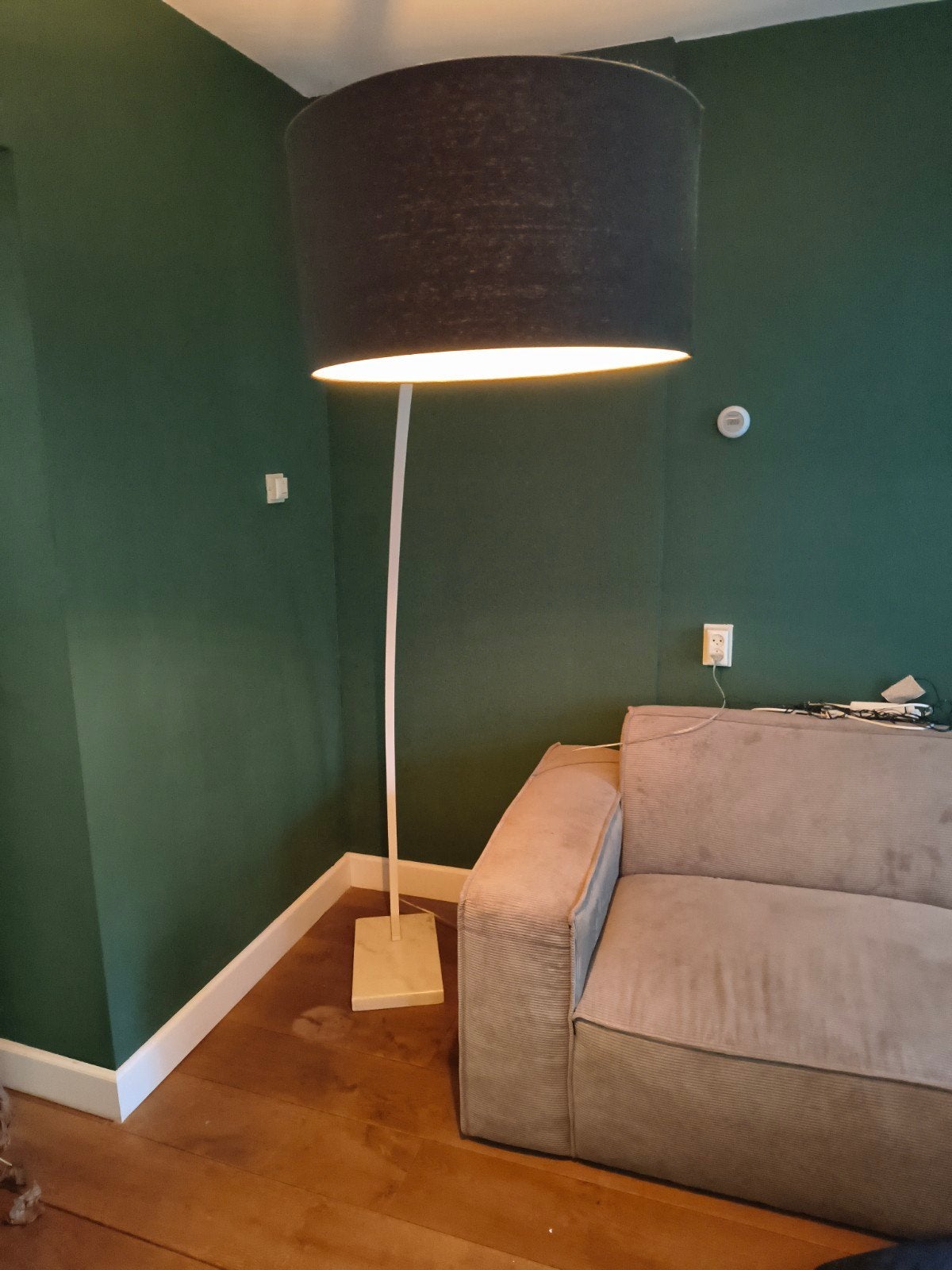 Moderne vloerlamp met marmeren voet en stoffen kap, Ophalen, Overige materialen, Zo goed als nieuw, Modern