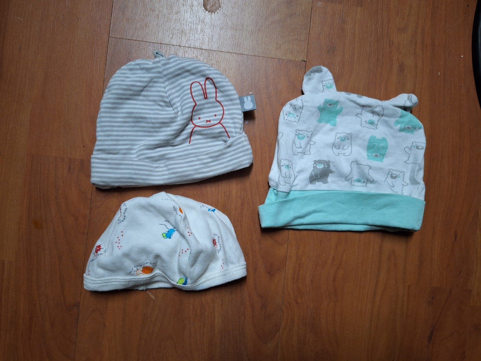 Verschillende mutsjes, Kinderen en Baby's, Babykleding | Mutsen, Sjaals en Wanten, Maat 50, Nijntje, Zo goed als nieuw, Muts