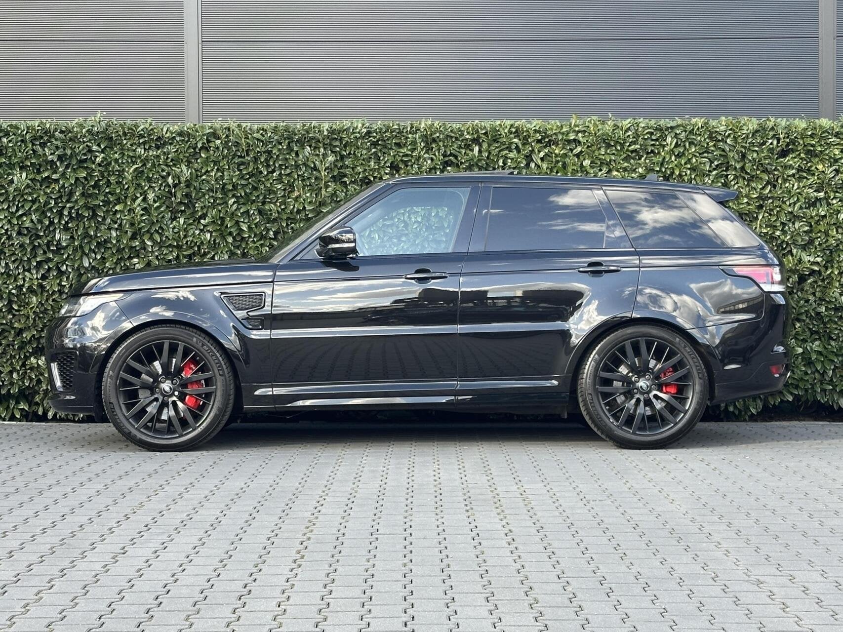 Land Rover Range Rover Sport 5.0 V8 Supercharged SVR, PANORA, Automaat, Zwart, Bedrijf, Vierwielaandrijving