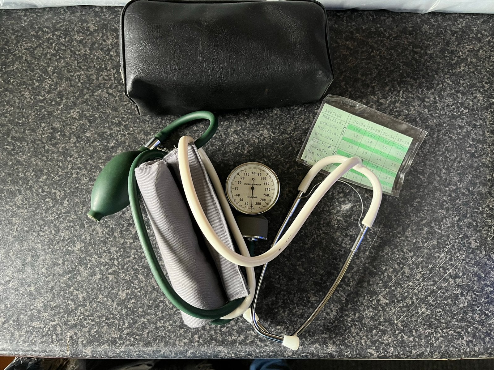 Vintage professionele bloeddrukmeter met stethoscoop, Ophalen of Verzenden, Zo goed als nieuw