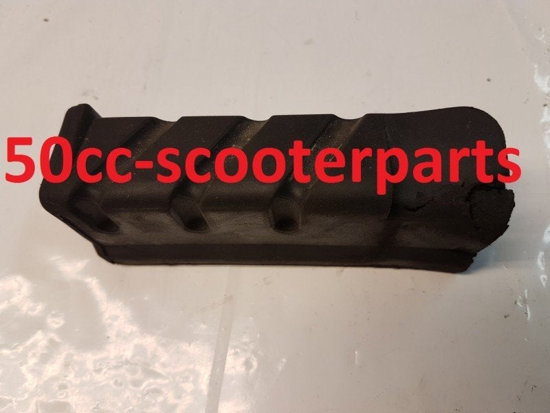 Voetsteun Rh Honda Dylan 125 50711-KGF-900 Gebruikt, Motoren, Ophalen of Verzenden