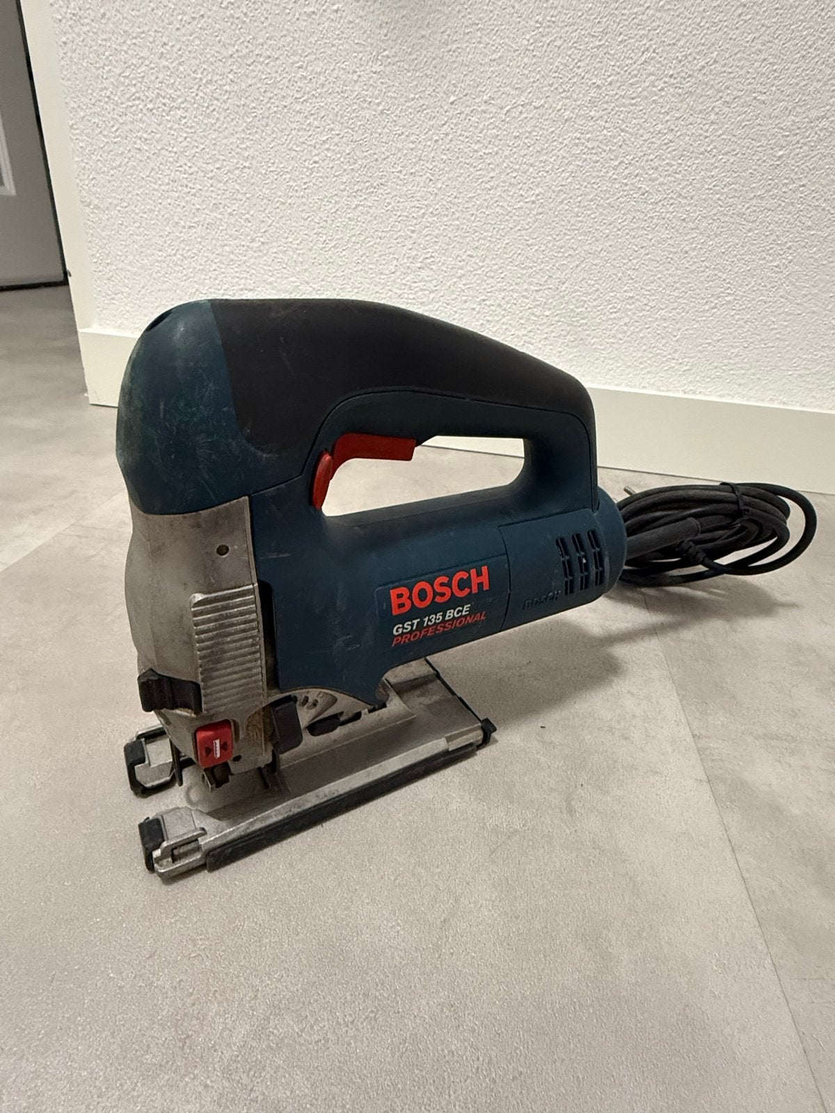 Bosch GST 135 BCE Professional Decoupeerzaag, Doe-het-zelf en Verbouw, Gereedschap | Zaagmachines, Gebruikt, 600 tot 1200 watt