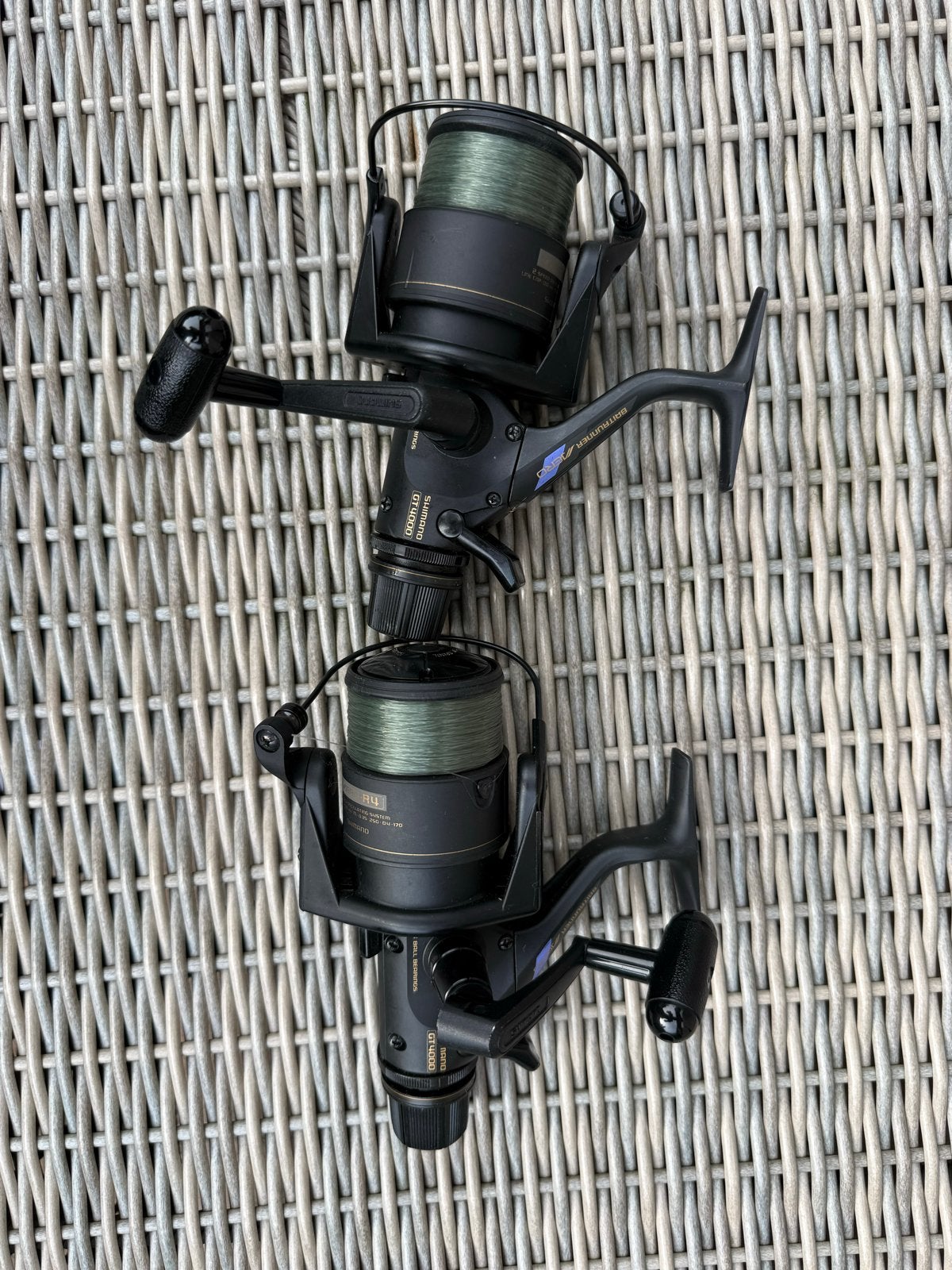 2 Shimano Aerleo GT 4000 Baitrunner Molens, Ophalen of Verzenden, Gebruikt, Molen
