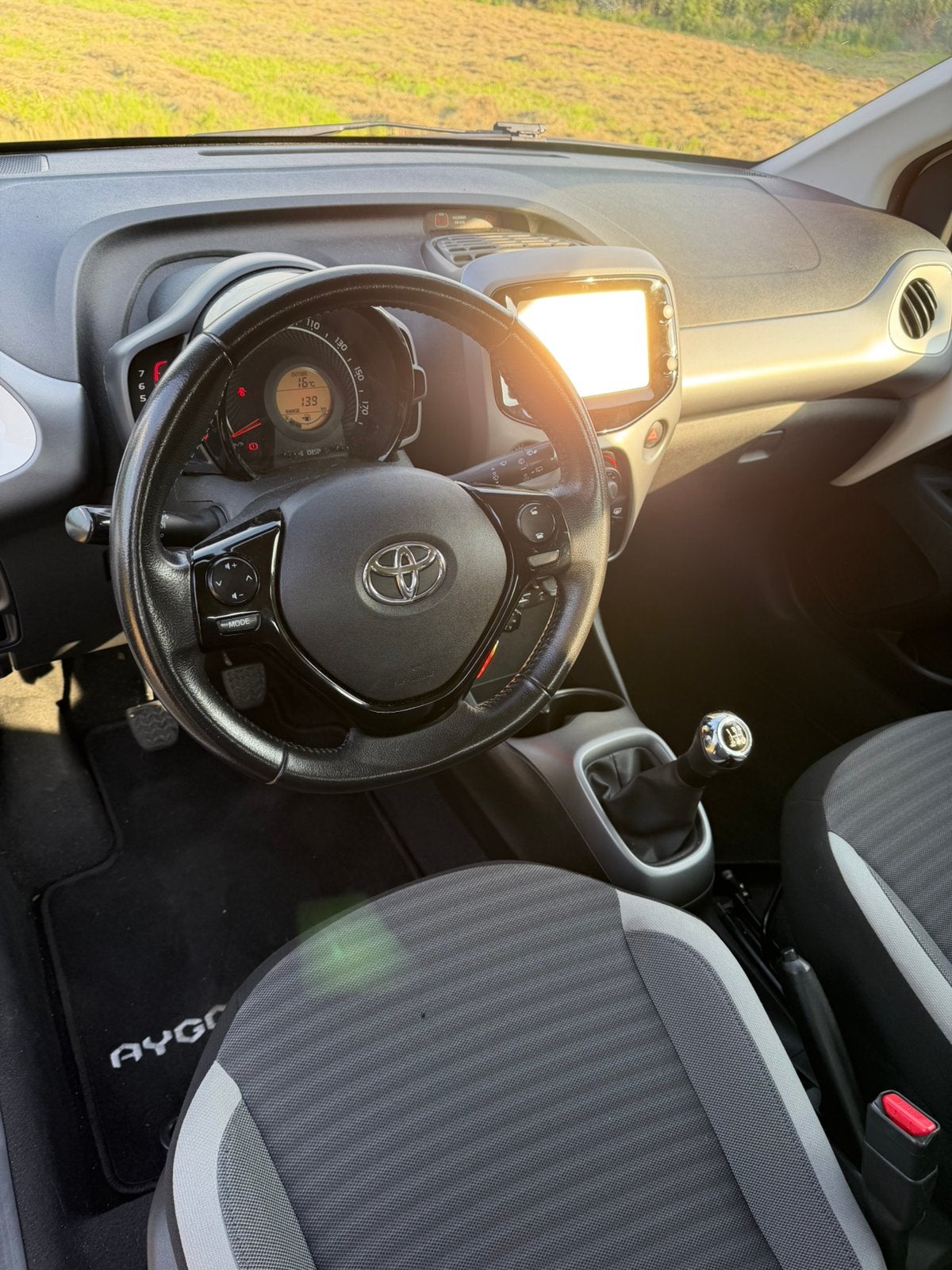 Foto 21 van Toyota Aygo 1.0 Vvt-i X-Play 5D 2018 Wit camera
