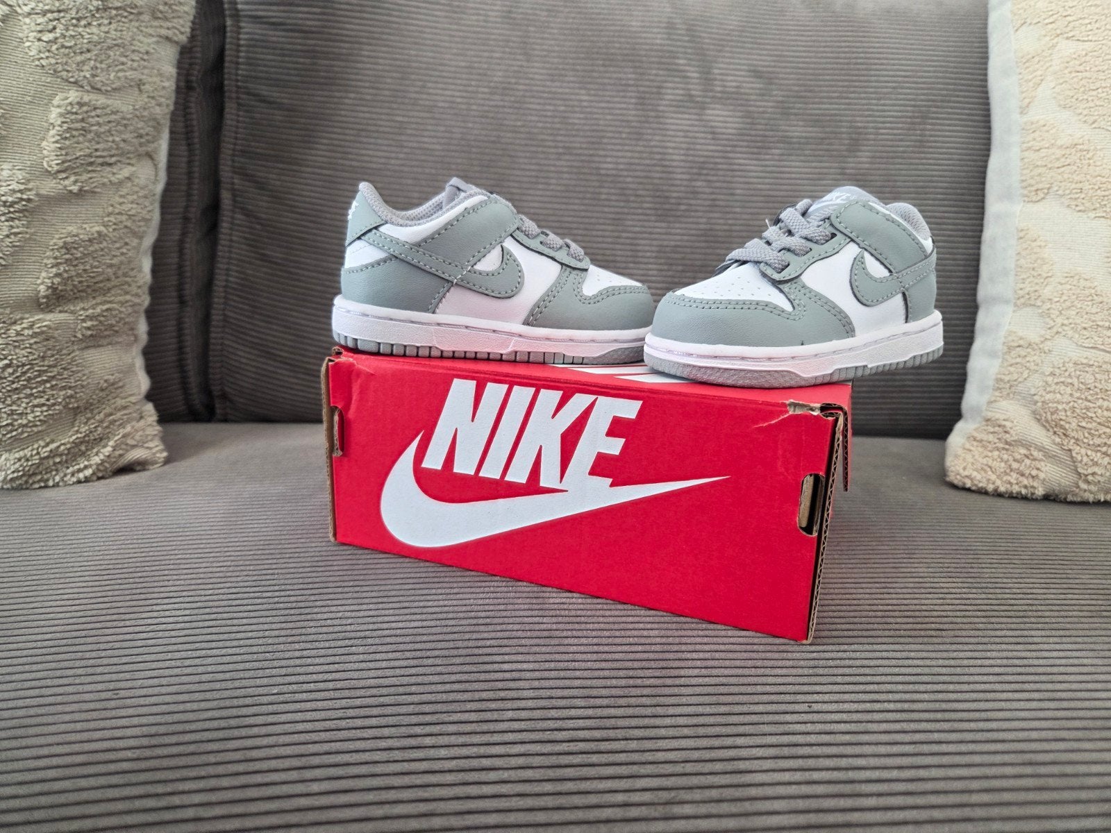 Nike Dunk Low (TDE) - Maat 19.5 - Nieuwstaat!, Jongen of Meisje, Schoenen, Nieuw, Ophalen of Verzenden