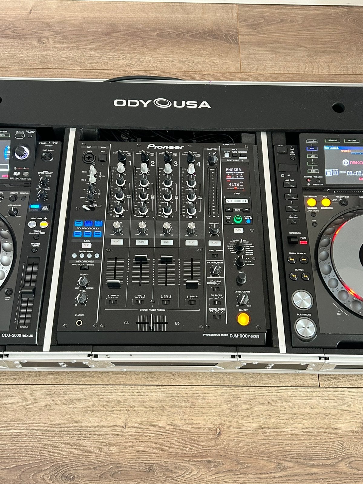 Foto 4 van Pioneer djm 900, 2x cdj 2000 nexus + flightcase