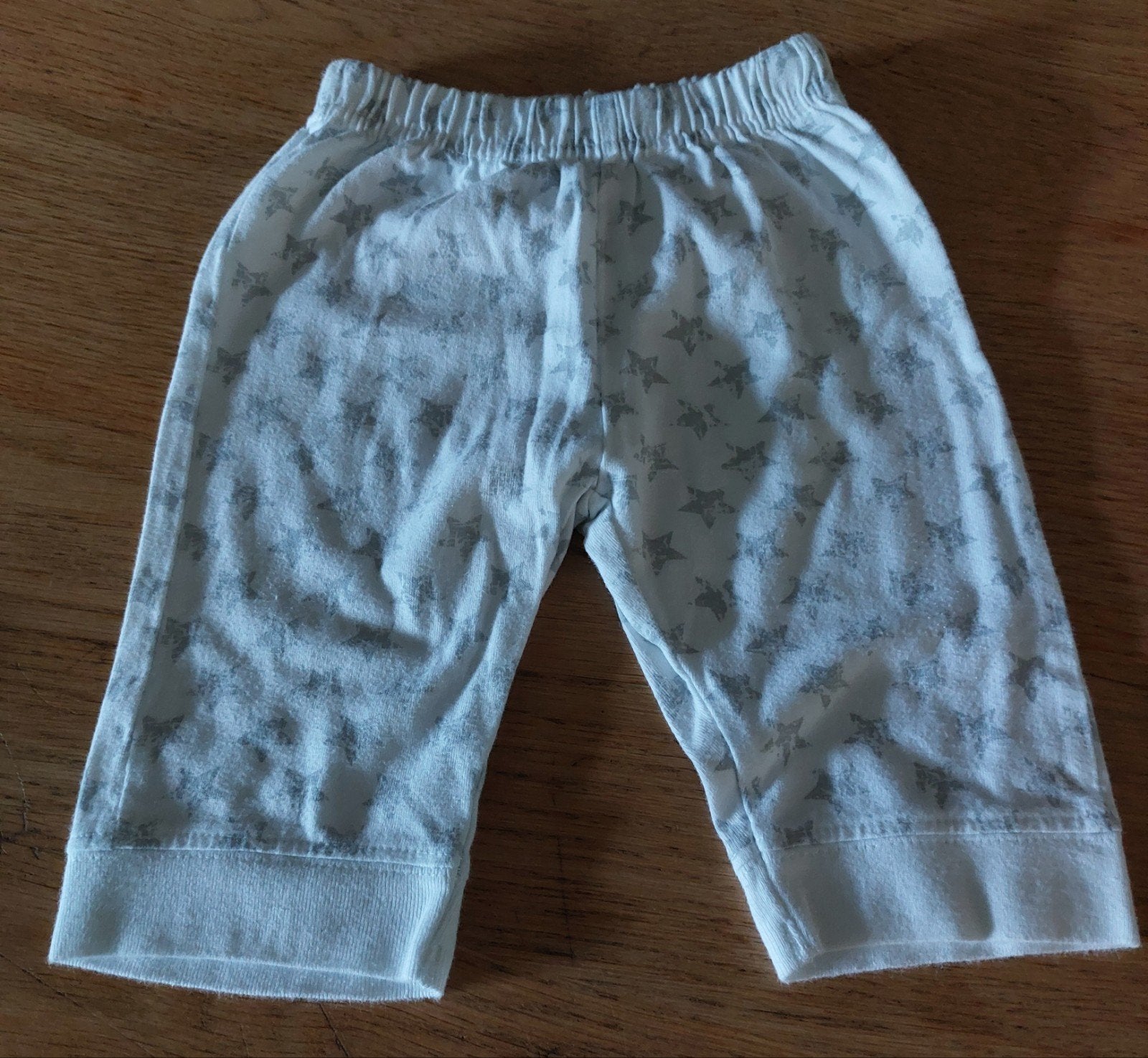 Prénatal broekje met sterrenprint, maat 56, Kinderen en Baby's, Babykleding | Maat 56, Broekje, Zo goed als nieuw, Jongetje, Prénatal