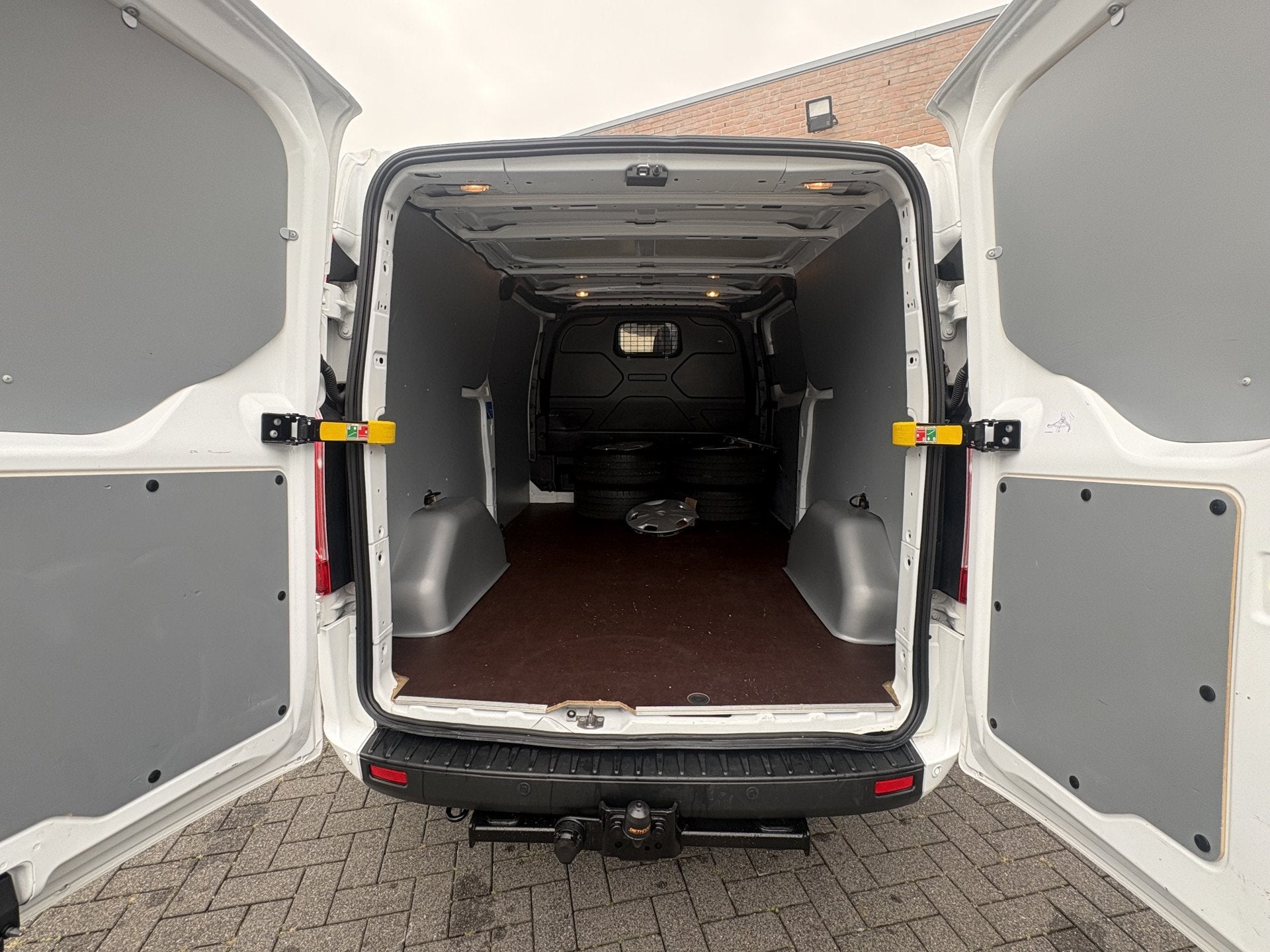 Foto 3 van Ford Transit Custom 2.0TDCI 130PK Lang Raptor Edition / 2.80