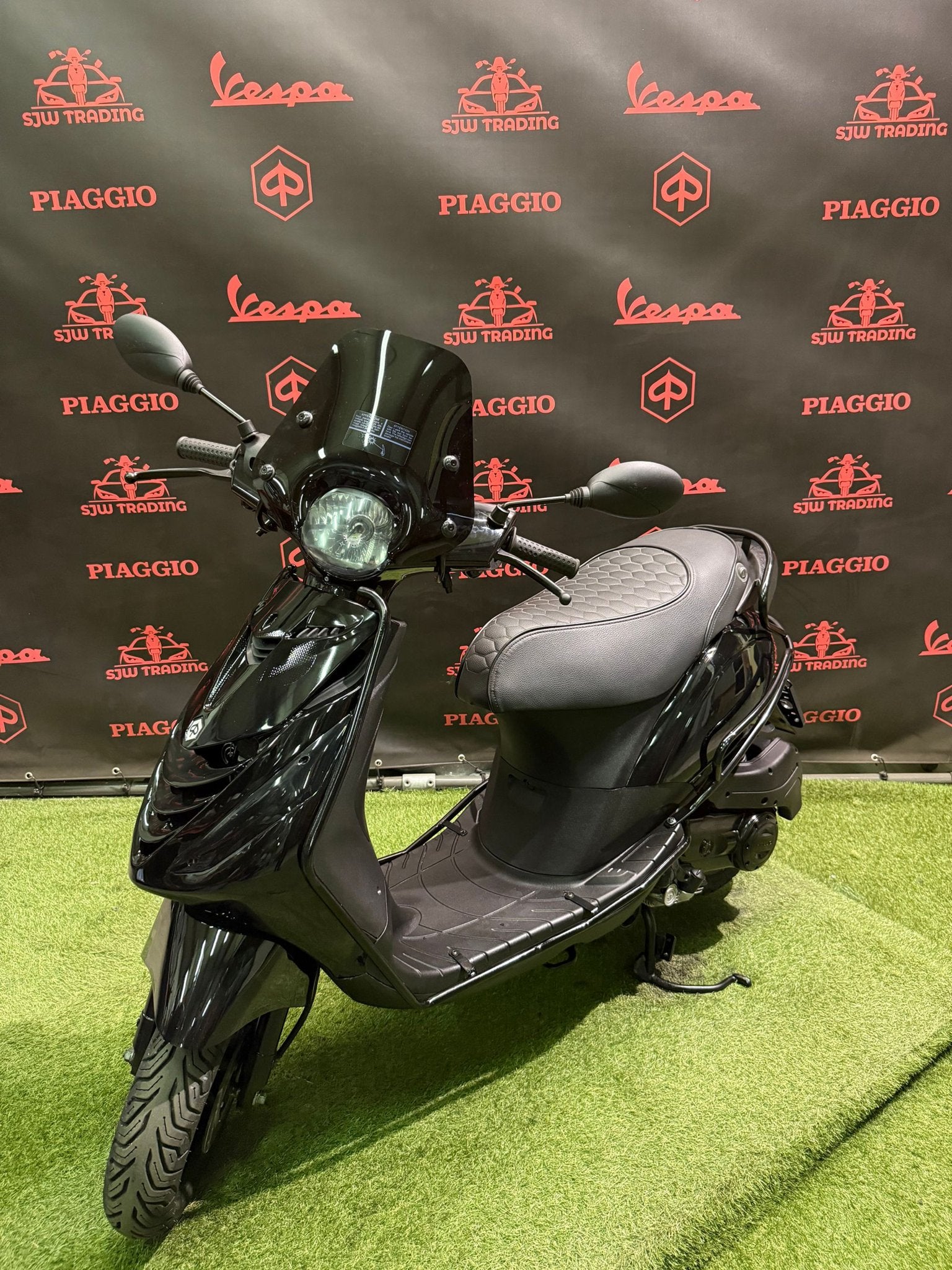 Foto 2 van Piaggio Zip 2022 Brom! Black on Black / RS Zadel / Garantie!