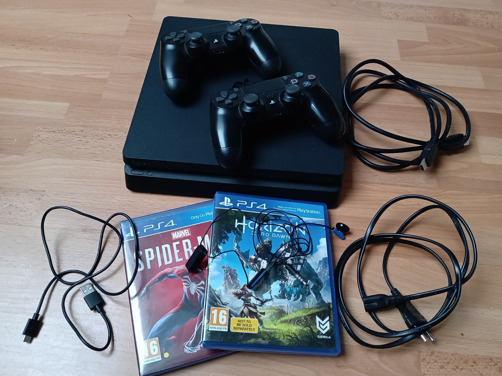 Play Station 4 evt met 2 games, Met 2 controllers, Ophalen of Verzenden, Slim, Gebruikt