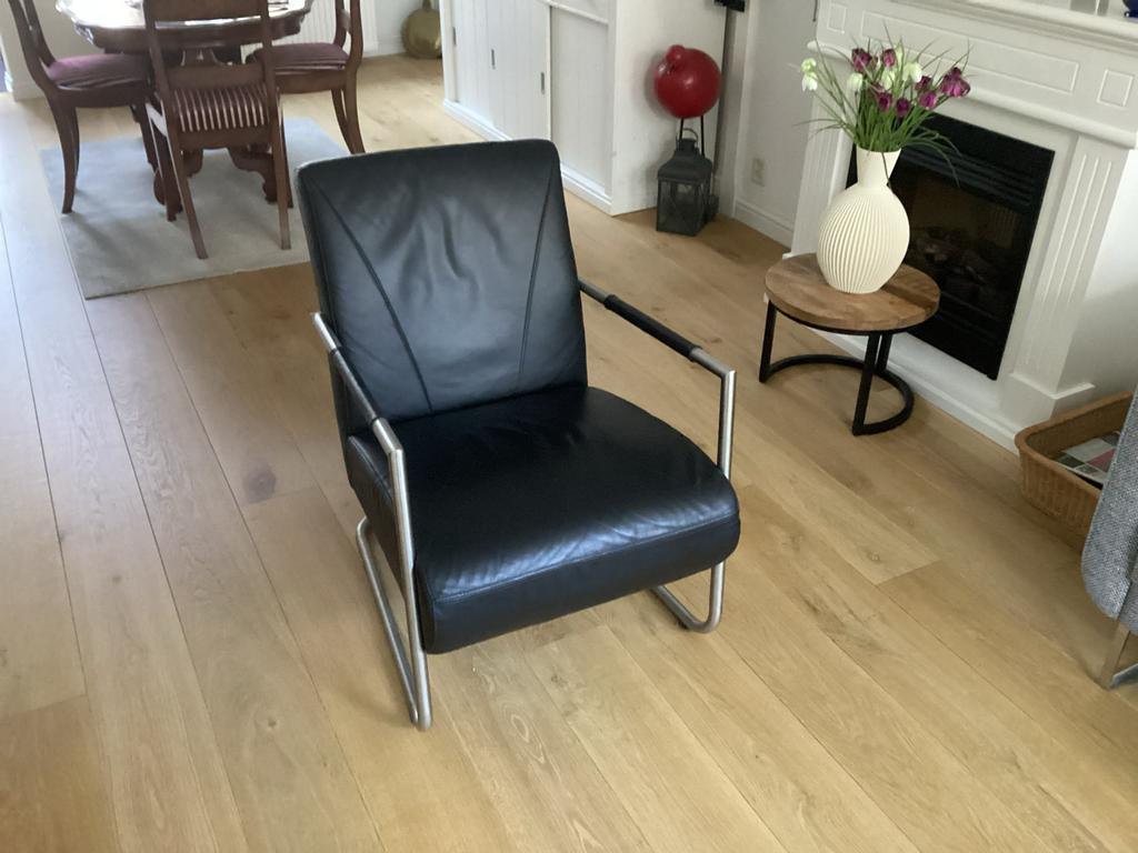Zwarte leren fauteuil met chromen frame, Huis en Inrichting, Stoelen, Ophalen, Gebruikt, Zwart, Leer