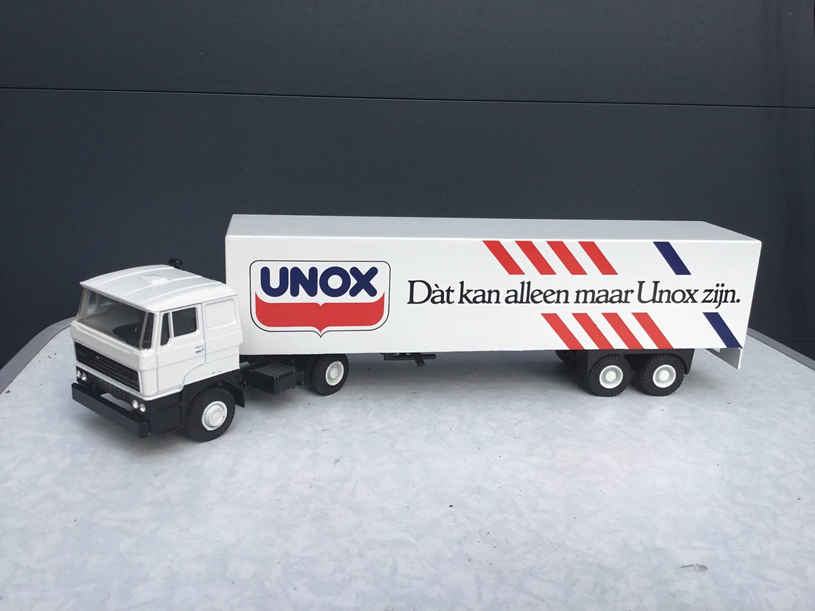 Lion car Daf 3300 Unox, Ophalen of Verzenden, Zo goed als nieuw, Bus of Vrachtwagen, Lion Toys