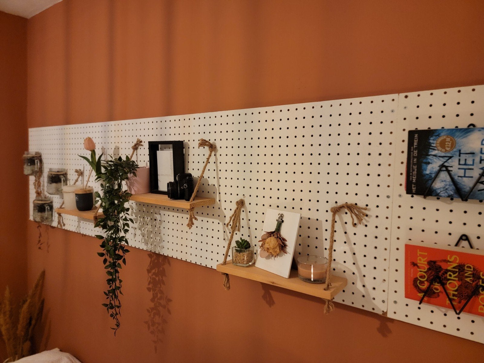 Lang wit pegboard, Ophalen, Gebruikt, Hout, Wandbord of Wandpaneel