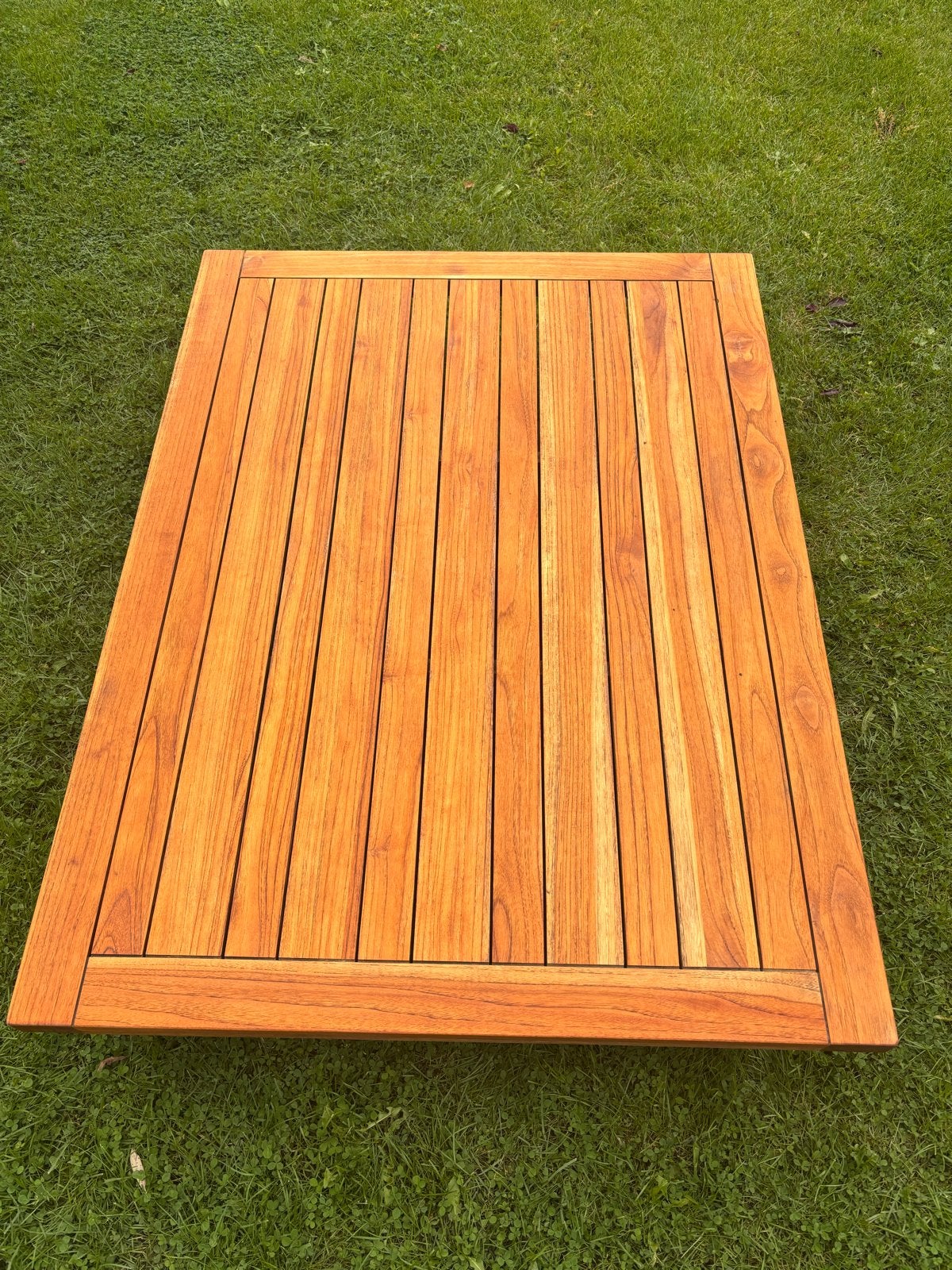 Foto 2 van Teakhouten tuintafel - Zo goed als nieuw