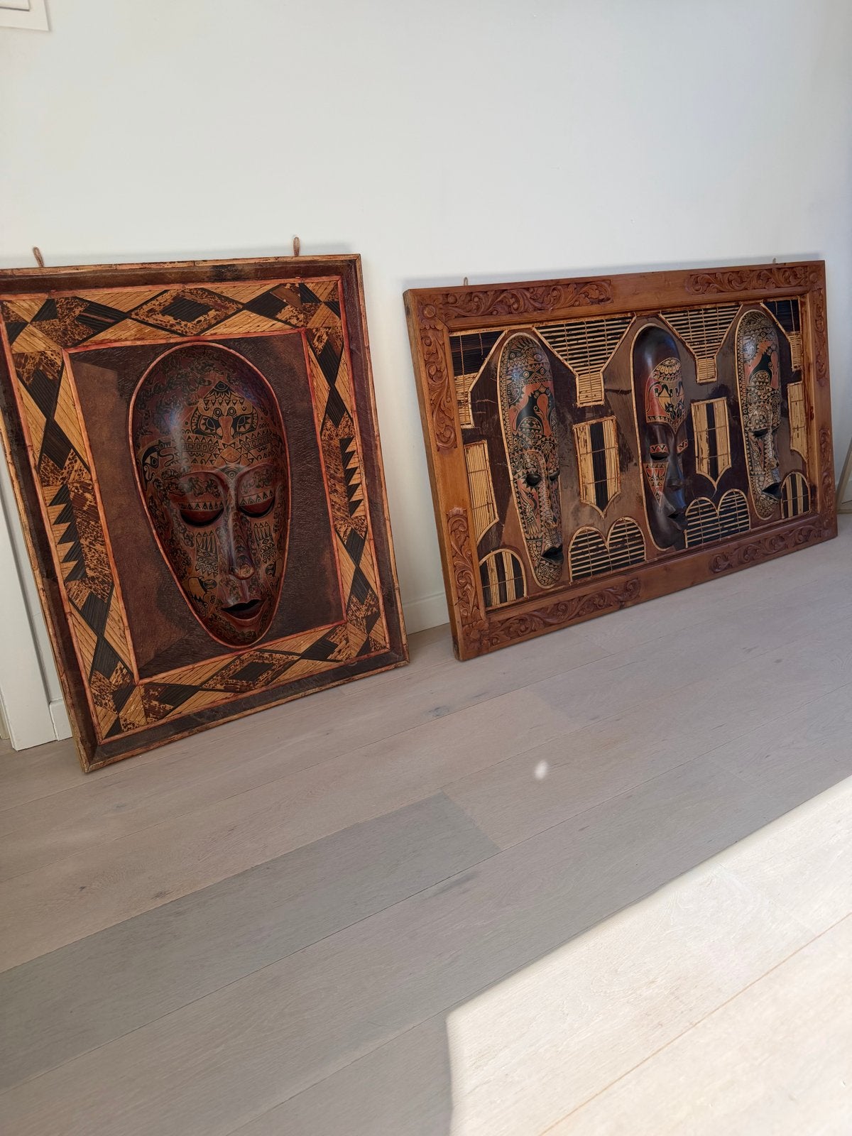 Twee Afrikaanse Masker Schilderijen - Wanddecoratie, Hout, Schilderij, Bruin, Handgemaakt