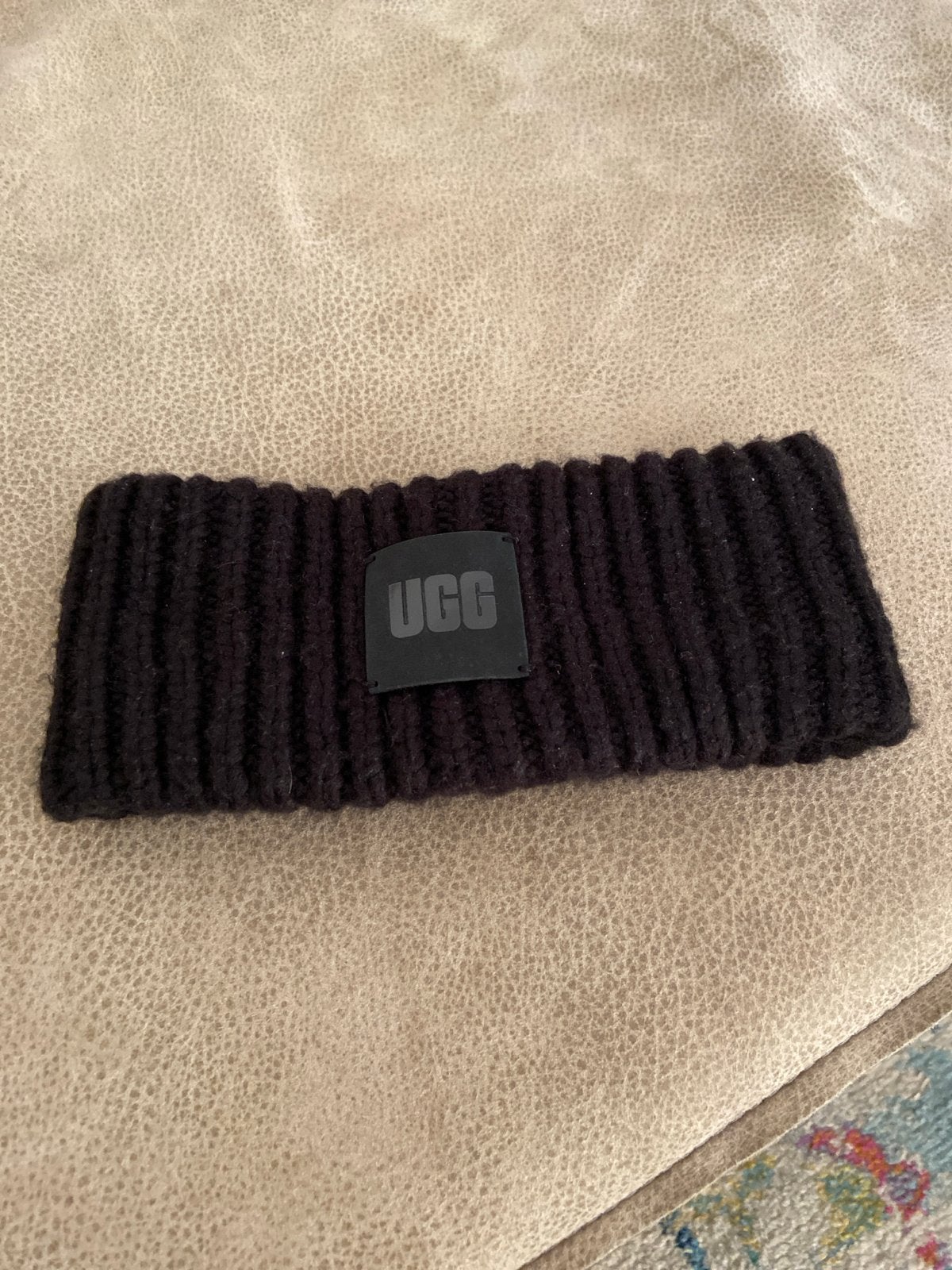 Ugg hoofdband zwart gebreid, Ophalen of Verzenden, Zo goed als nieuw, Muts