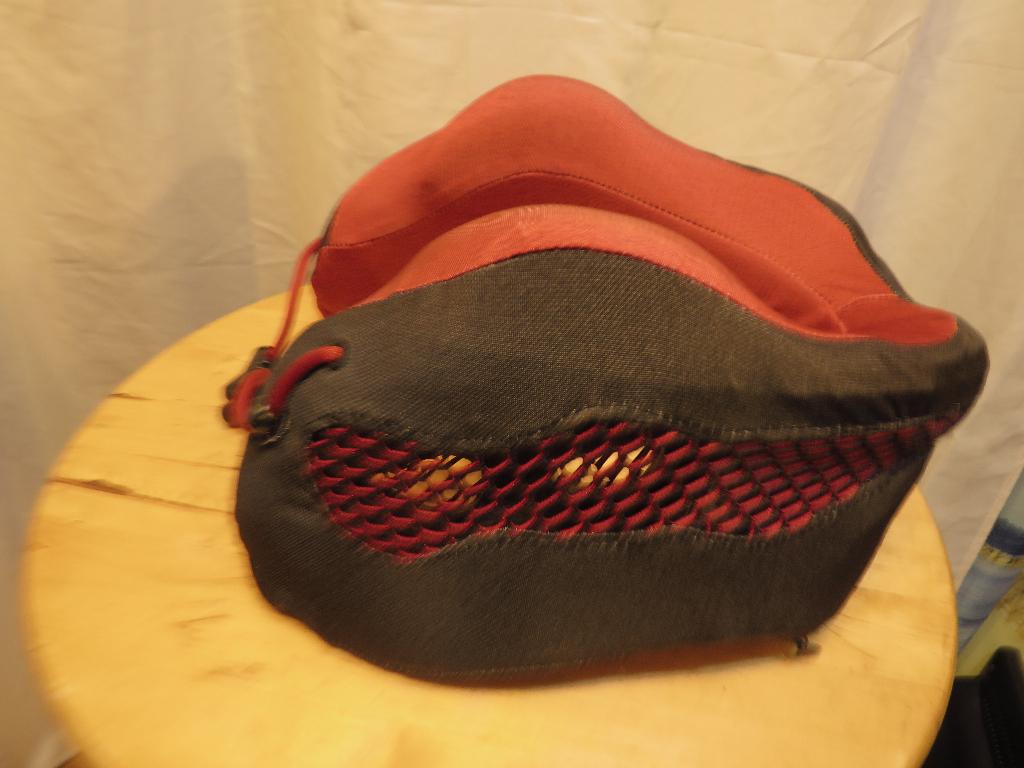 zwart rood memoryfoam climacool nek reiskussen Cabeau, Ophalen of Verzenden, Gebruikt, Rood, Overige vormen