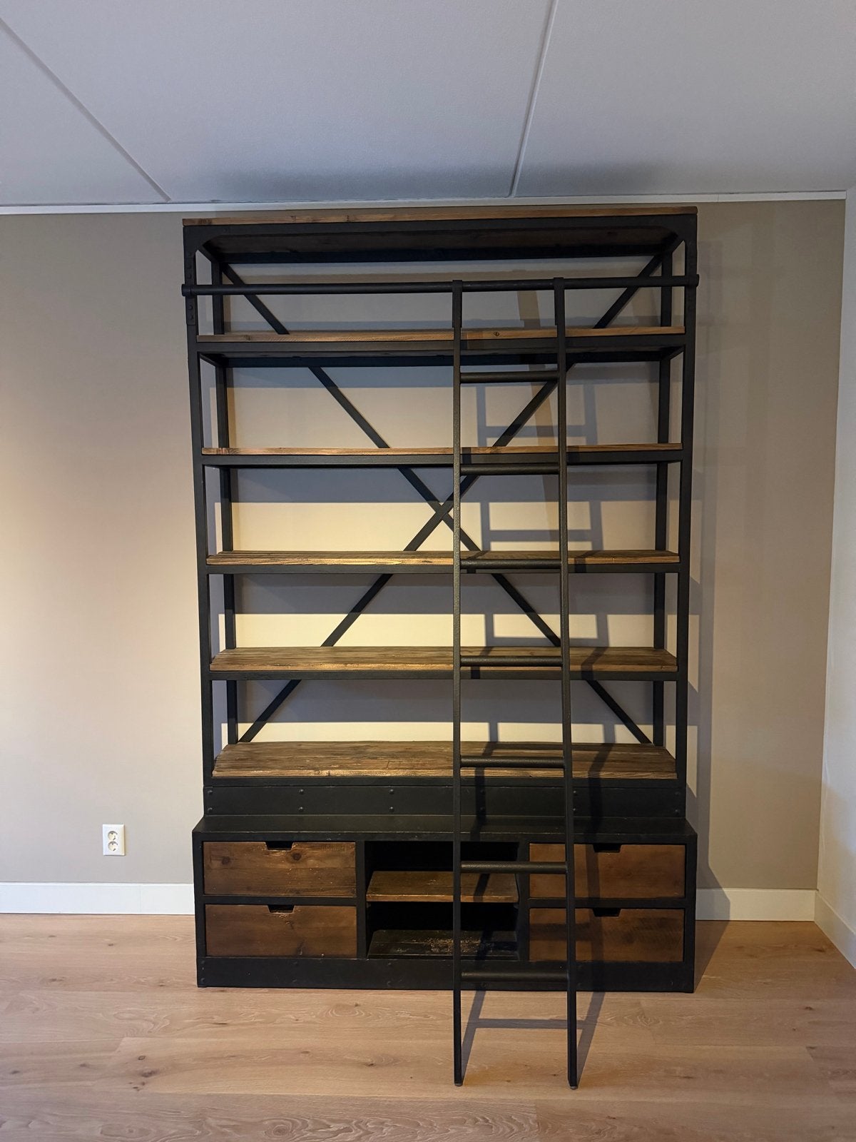 Industriële boekenkast met ladder en lades, Ophalen, 200 cm of meer, 150 tot 200 cm, Zo goed als nieuw