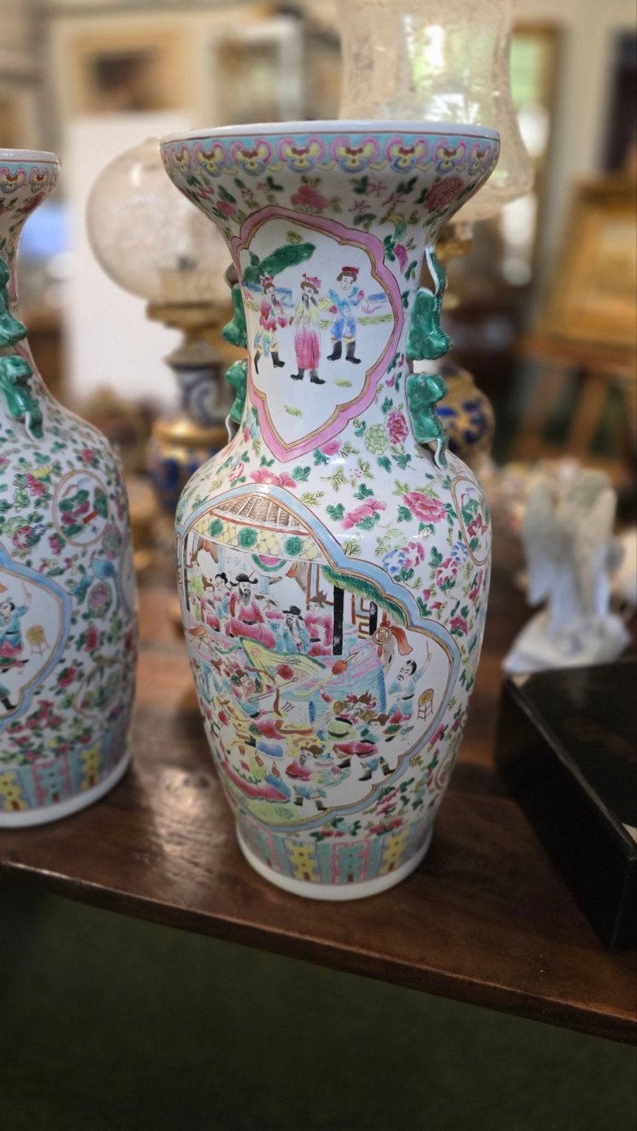 twee grote antieke Chinese famille rose vazen, Antiek en Kunst, Ophalen