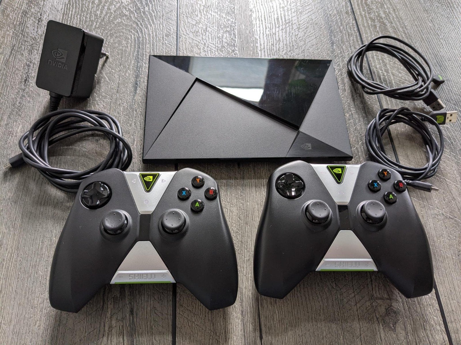 Nvidia Shield TV 4K HDR met 2 controllers + 128 gb SD kaart, Audio, Tv en Foto, Mediaspelers, Ophalen of Verzenden, Zo goed als nieuw
