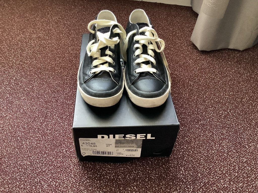 Diesel sneakers - zwart/wit - maat 37, Kleding | Dames, Schoenen, Zwart, Ophalen of Verzenden, Diesel, Sneakers of Gympen