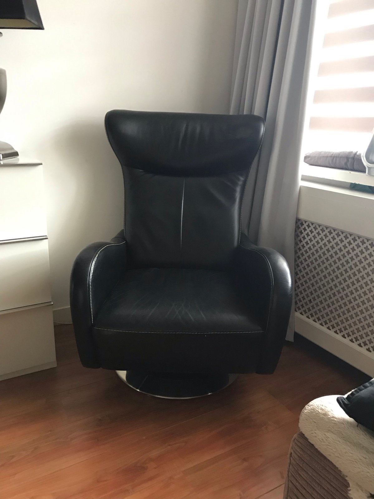 Kuka draai fauteuil, z.g.a.n. in zwart leer, Huis en Inrichting, Ophalen of Verzenden, Zo goed als nieuw, Leer