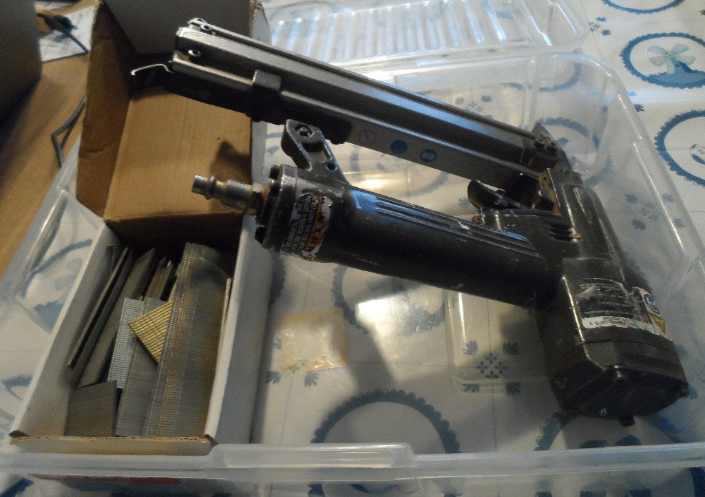 Te koop gebruikt niet apparaat met doosje nietjes., Ophalen of Verzenden, Gebruikt, Tacker/nietmachine