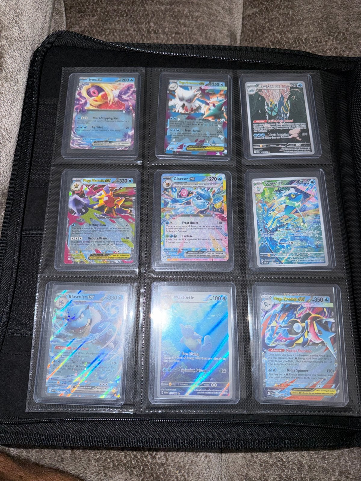 Grote collectie Pokémon kaarten in map, Ophalen of Verzenden, Zo goed als nieuw, Meerdere kaarten, Foil